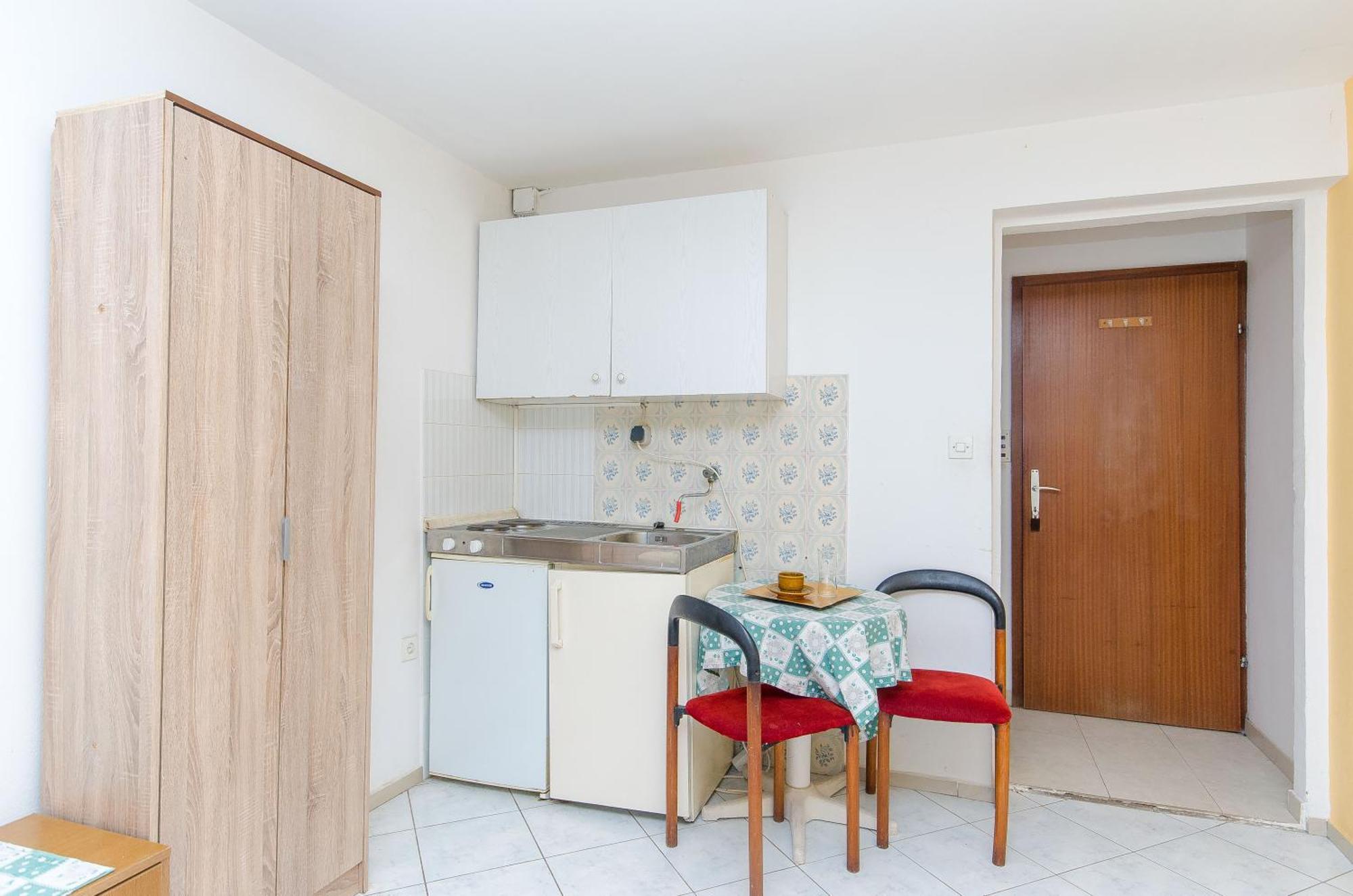 Studio Apartments Klara And Rio Stomorska Exterior photo