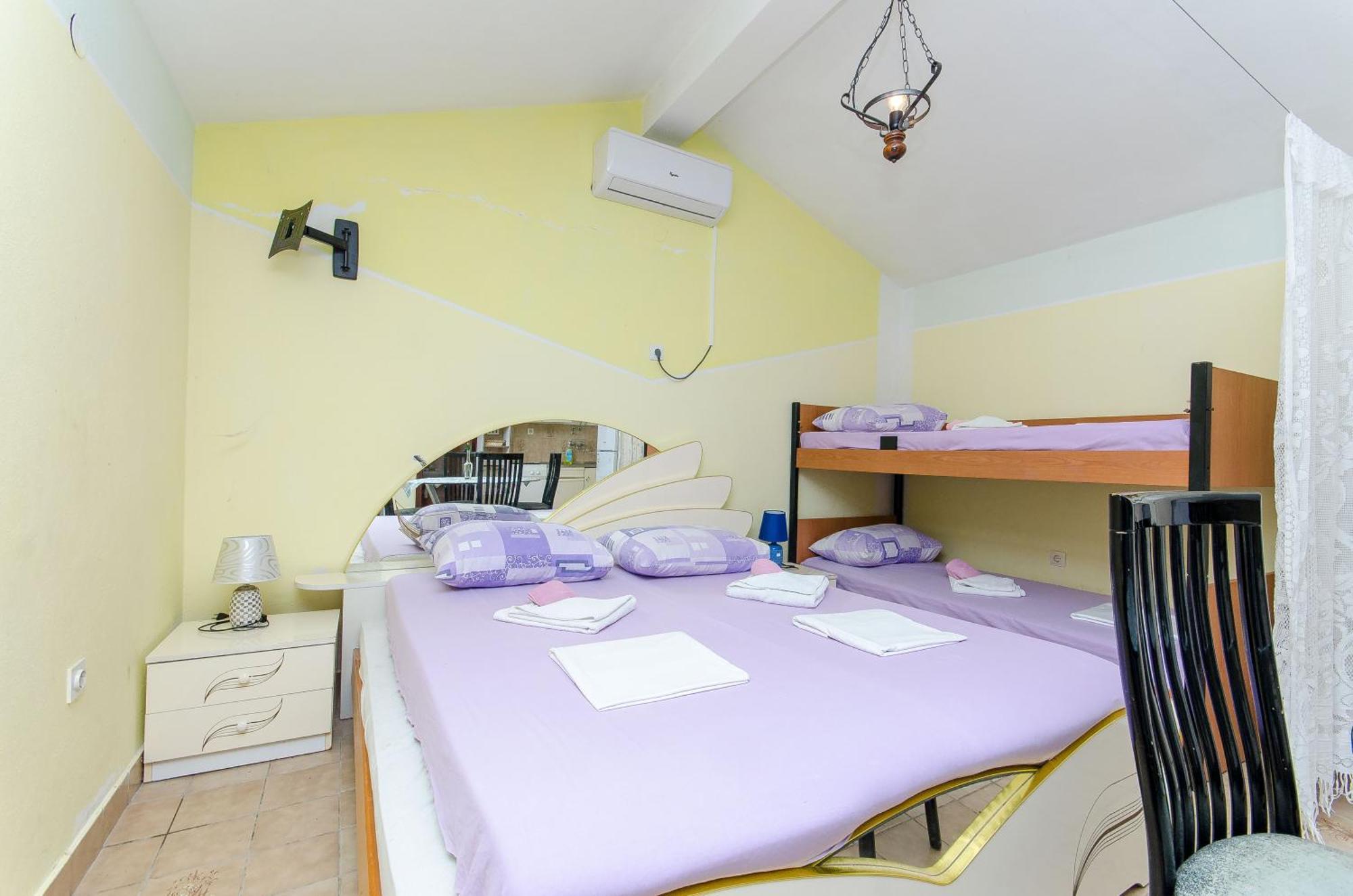 Studio Apartments Klara And Rio Stomorska Room photo
